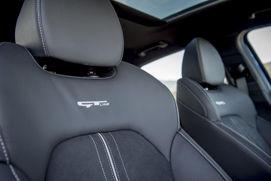 Детали интерьера Kia ProCeed GT Line S 2019 года  (UK) (фото 14 из 41)